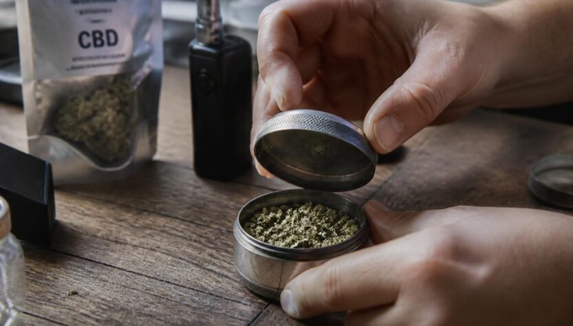 découvrez pourquoi un grinder est indispensable pour préparer votre cbd et profiter pleinement de ses bienfaits grâce à une mouture parfaite.